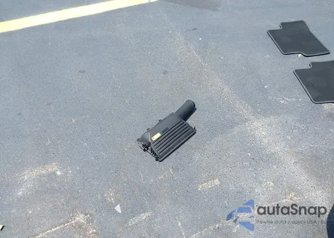 2016 Mercedes-Benz C 300 Luxury/Sport z USA, uszkodzony, nr VIN 55SWF4JB8GU159956